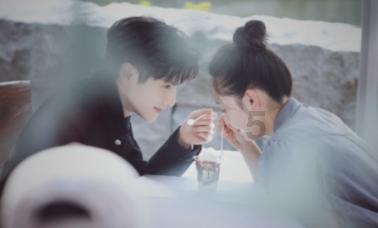 我家养了一条狗 2年了 现在因为要搬家 不能养狗 我真的真的很爱它 把他卖了 又怕被人吃了游戏画面