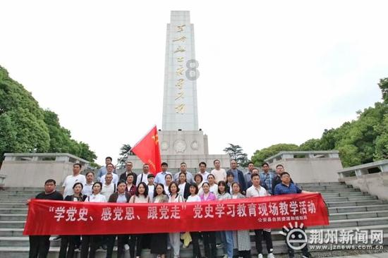 上升的五彩石